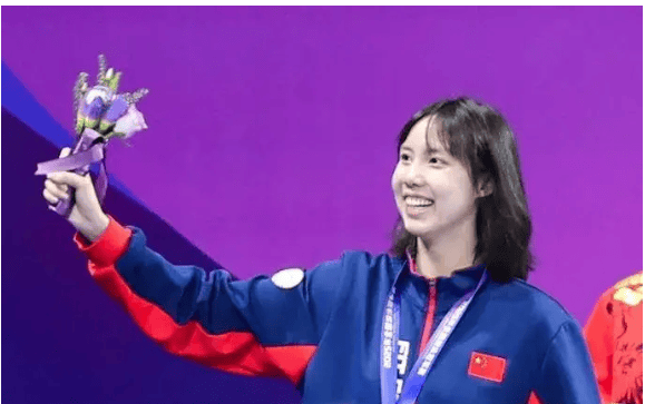 包含电竞超级杯焦点战：齐鲁迅豹队鏖战胶东巨龙队，新星闪耀。赛季拐点或已出现的词条-爱游戏体育